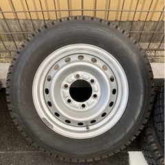 中古スタッドレスタイヤ4本セットの画像