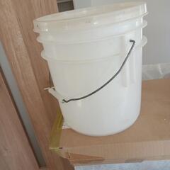 釣具用エサ入れバケツ(少しヒビあり)