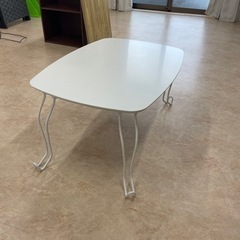 お洒落な折り畳みテーブルの画像