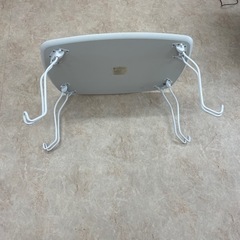 お洒落な折り畳みテーブルの画像