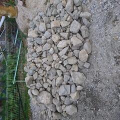 石大量に有りますよ。