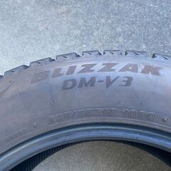 255/55R18　スタッドレス　ブリヂストン　ブリザック　DM-V3 タイヤ4本セット　バリ山!　VW トゥアレグ、アウディ Q7などに！の画像