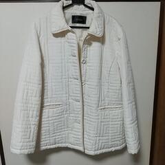 レディース  オフホワイト色のダウンコート  Lサイズ位