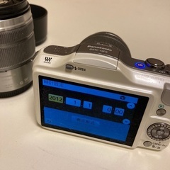 デジタル一眼レフ　LUMIX 液晶割れありの画像
