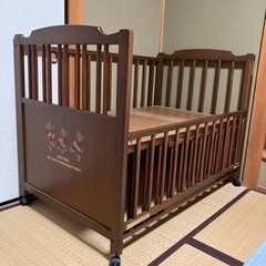 ベビーベッドの画像