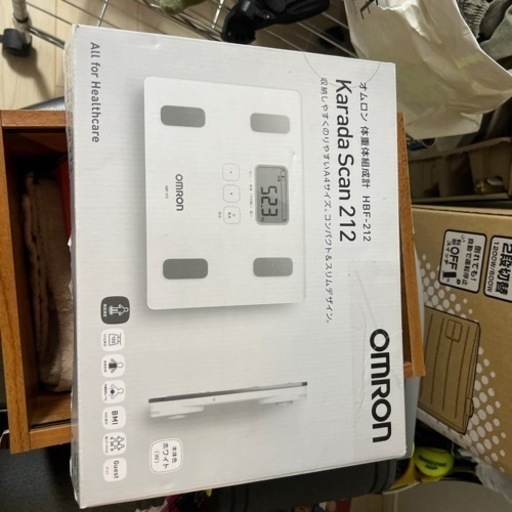OMRON 体重計