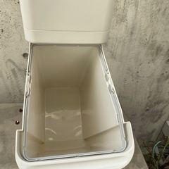 （取引き中）分別できるスマートダストボックス 2段 キャスター付き 中古の画像