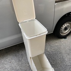 （取引き中）分別できるスマートダストボックス 2段 キャスター付き 中古の画像