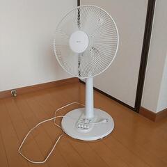 扇風機(３台のうちの2台目)お話し中