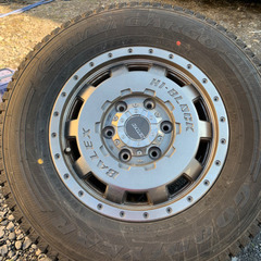 日産　キャラバン　ほぼ新品スタッドレス　195/80R15