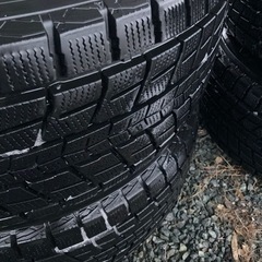 【値下げ】スタッドレスタイヤ　275/70 r16 ランクルの画像