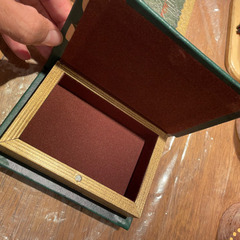 【クリスマス雑貨】本の形をした入れ物　小の画像