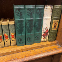 【クリスマス雑貨】本の形をした入れ物　小の画像