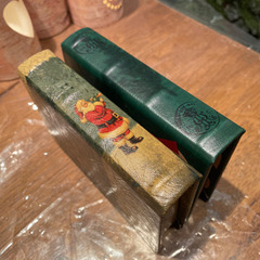 【クリスマス雑貨】本の形をした入れ物　小の画像