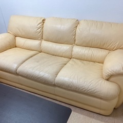 応接にピッタリの大きなソファーをお譲りします