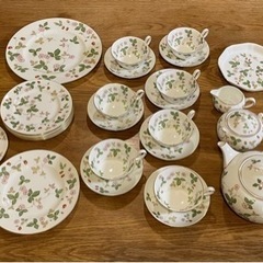 ウェッジウッド　ワイルドストロベリー　ティーパーティセット