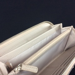 COACH コーチ ラウンドファスナー長財布 ベージュエナメルレザー×シグネチャーの画像