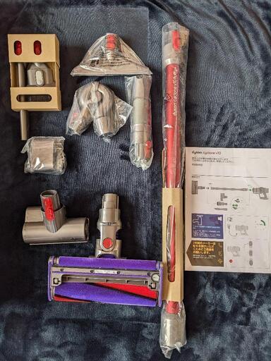 【新品未使用】dyson V10 fluffy+純正パーツ アタッチメント 　９点セット