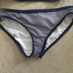 値下げ‼️セパレートタイプの水着　オールドネイビーの画像