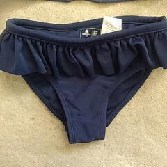 値下げ‼️セパレートタイプ水着、ベビーgap＋水遊びのオムツ付きの画像