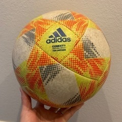 アディダスサッカーボール