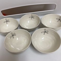 ワンポイントの花柄入り小皿5枚セット