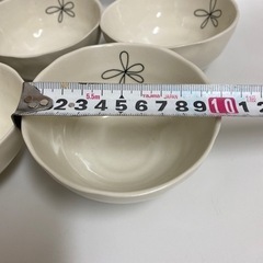 ワンポイントの花柄入り小皿5枚セットの画像
