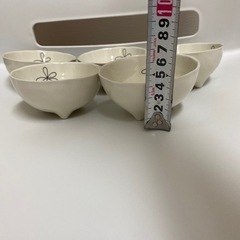 ワンポイントの花柄入り小皿5枚セットの画像