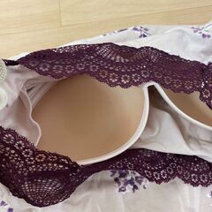 【新品】カップ付き長袖インナー　ベルーナ　新品　Lの画像