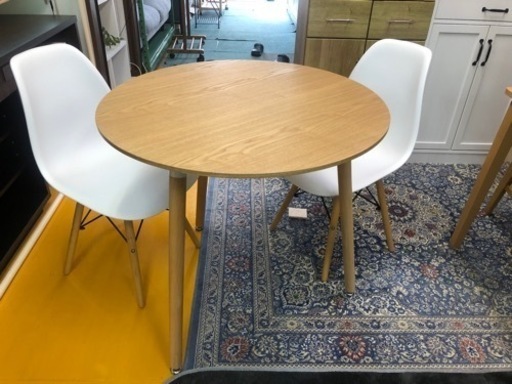 【リサイクルサービス八光　田上店　配達・設置OK】イームズ　カフェテーブル　ナチュラル 　2人掛けダイニングセット
