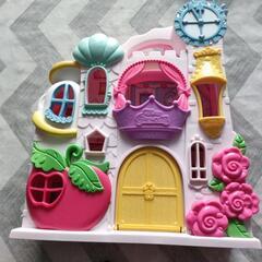 ディズニー　キャッスル風おりたたみおもちゃ　おまけ（人形）つき