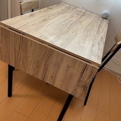 ダイニングテーブルとチェアセット
