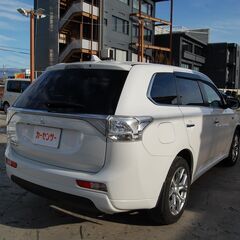 2911☆自社ﾛｰﾝもok☆三菱　アウトランダーＨＶ４ＷＤ！スマートキー・ナビ・ＴＶ・アルミなど入庫しました♪の画像
