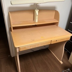 学習机　勉強机　ライト付き① 椅子は付きません