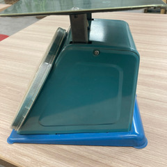 無料【中古品】レトロなスケール（はかり）　※使用範囲100ｇ～1ｋｇの画像