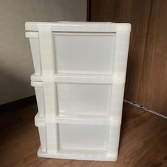 無料配送可能！キャスター付き3段収納の衣類収納ケースの画像