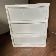 無料配送可能！キャスター付き3段収納の衣類収納ケースの画像