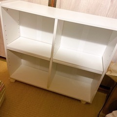 キャスター付きの棚２つの画像