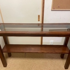 ガラスの飾り棚