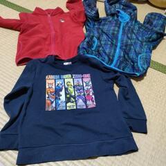 子供冬用ジャケットとトレーナー