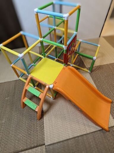 こども用室内遊具（ジャングルジム）