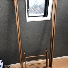 木製ハンガーラックの画像