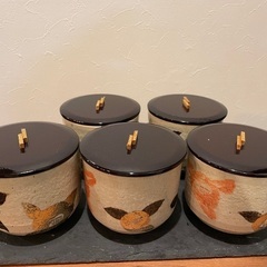 おしゃれで素敵な煮物やご飯などを入れる食器