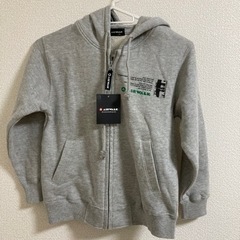 キッズ　130 男の子　パーカー　新品未使用