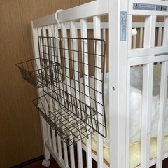 ベビーベッドの画像