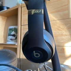beats studio3 wireless スタンド付きの画像