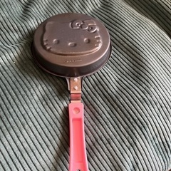 キティーちゃんの、ミニフライパン&灰皿セットの画像