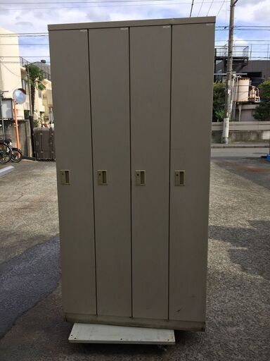 スリムロッカー　鍵無し　4人用　コート入ります
