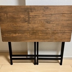 折りたたみテーブルの画像