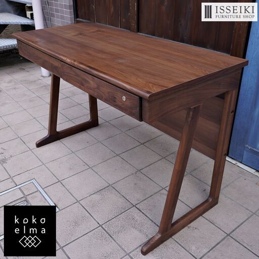 ISSEIKI(一生紀)のFRINK(フリンク)シリーズ ウォールナット材 パーソナルデスクです。大人になっても使えるシックなデザインの学習机。在宅ワークなどにもおすすめのシンプルなコンパクトデスク♪CK426